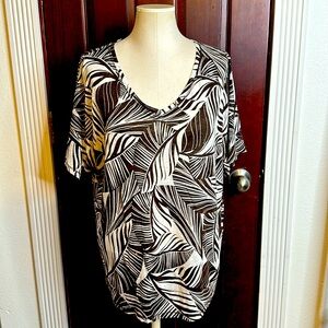 Chicos linen brown and white relaxed fit raglan sleeve tropical palm leaf tee